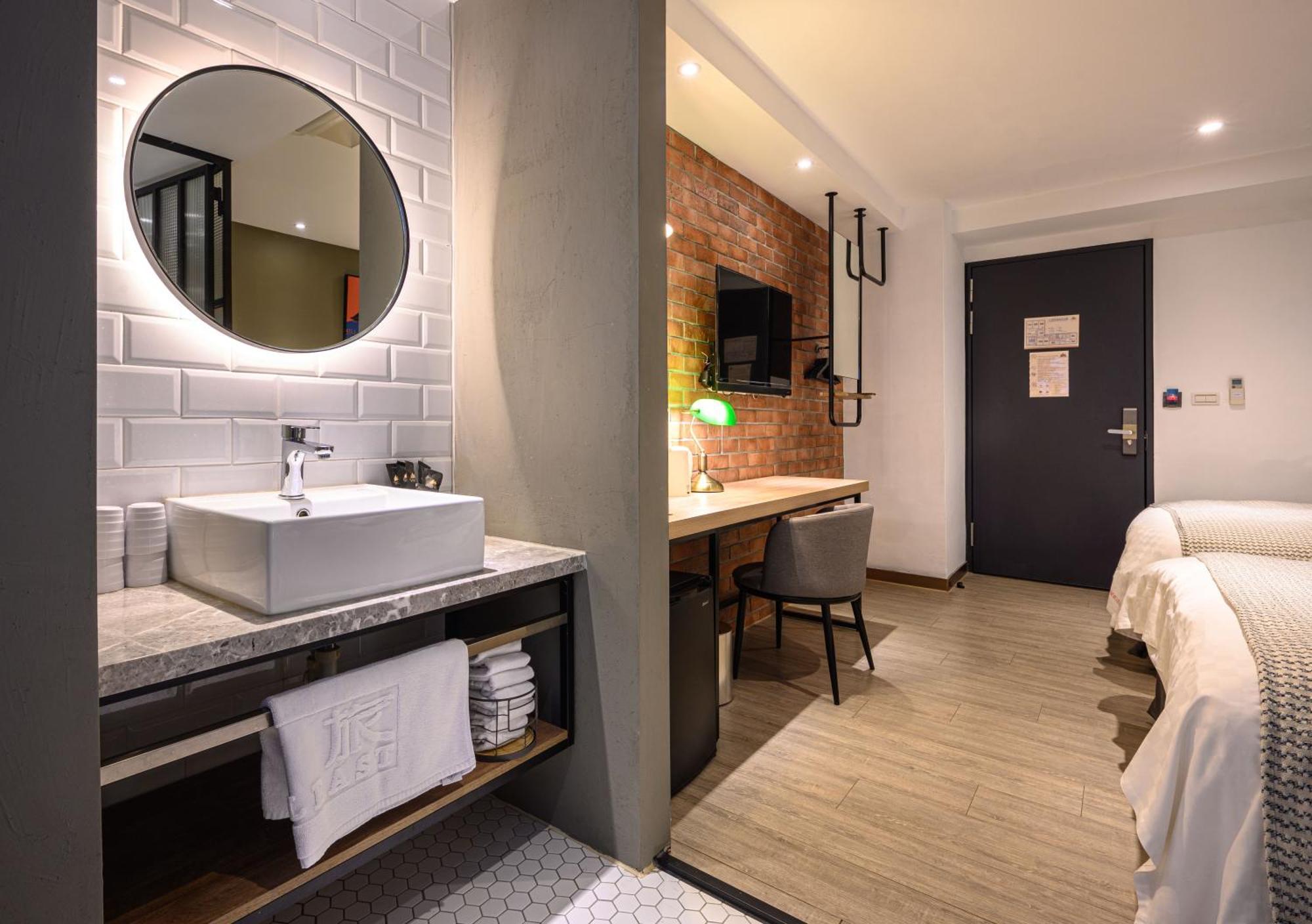 Hotel East Taichung Exterior photo